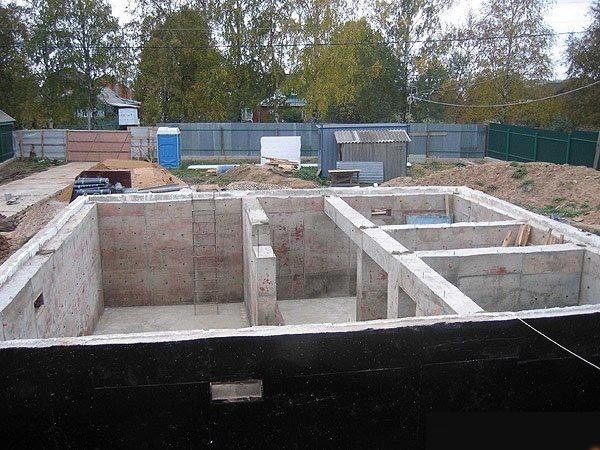 Ленточный фундамент из пенобетона